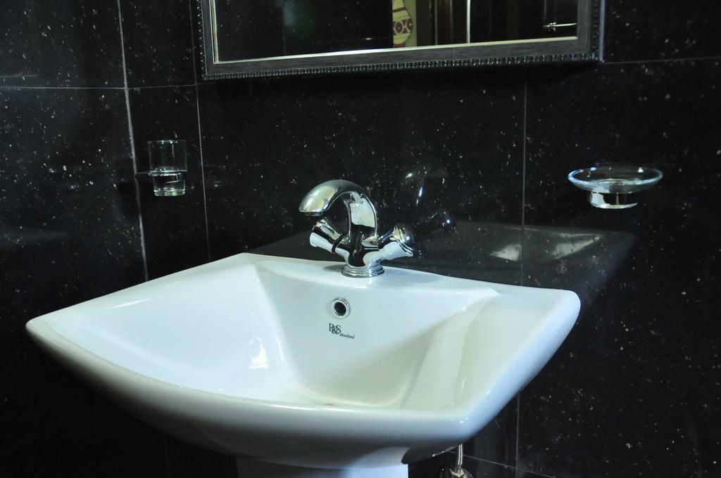 أونا واتونا Asantha Guest House الغرفة الصورة