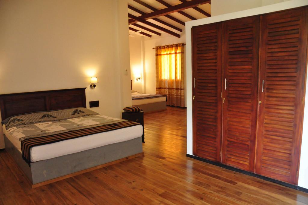 أونا واتونا Asantha Guest House الغرفة الصورة