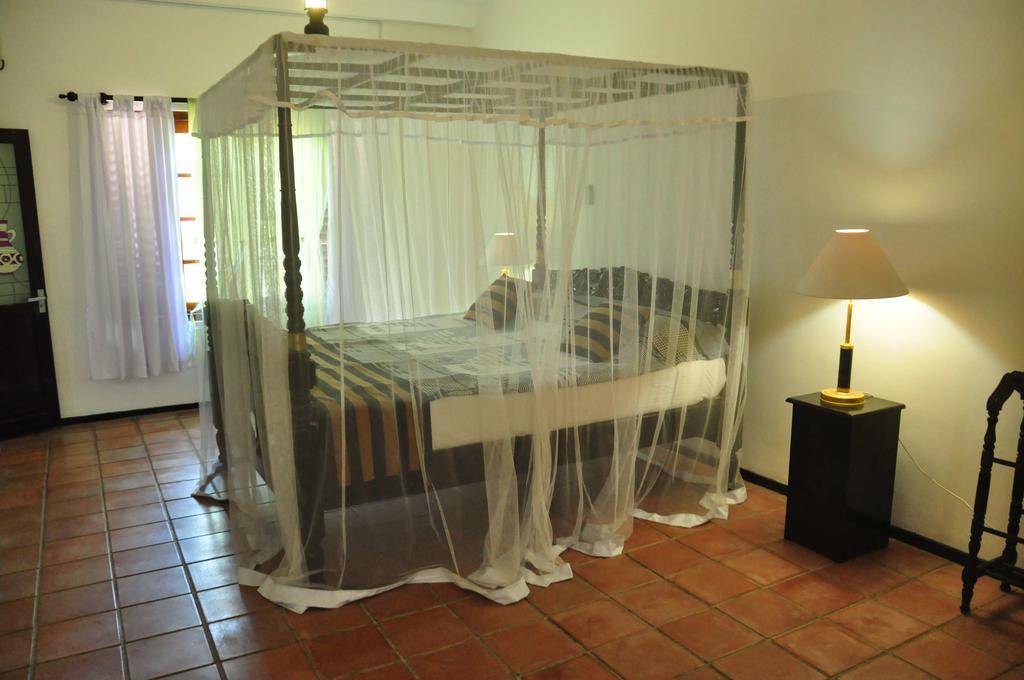 أونا واتونا Asantha Guest House الغرفة الصورة