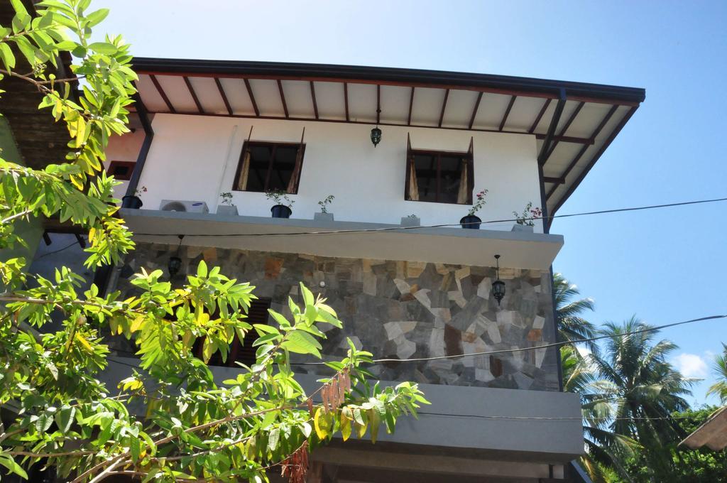 أونا واتونا Asantha Guest House المظهر الخارجي الصورة