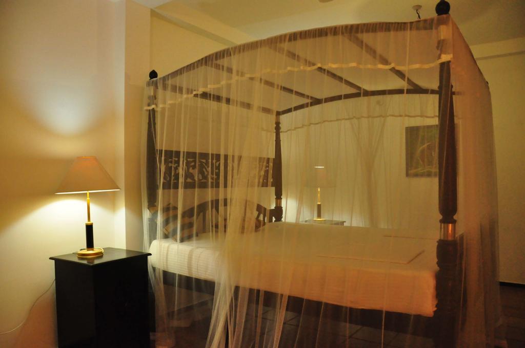 أونا واتونا Asantha Guest House الغرفة الصورة