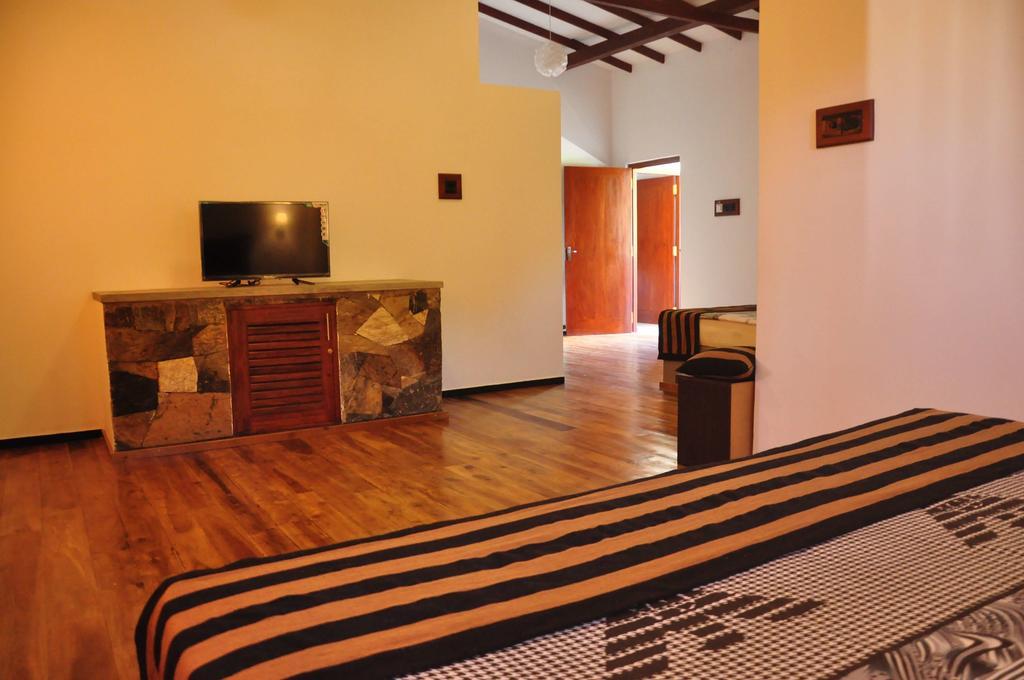أونا واتونا Asantha Guest House الغرفة الصورة