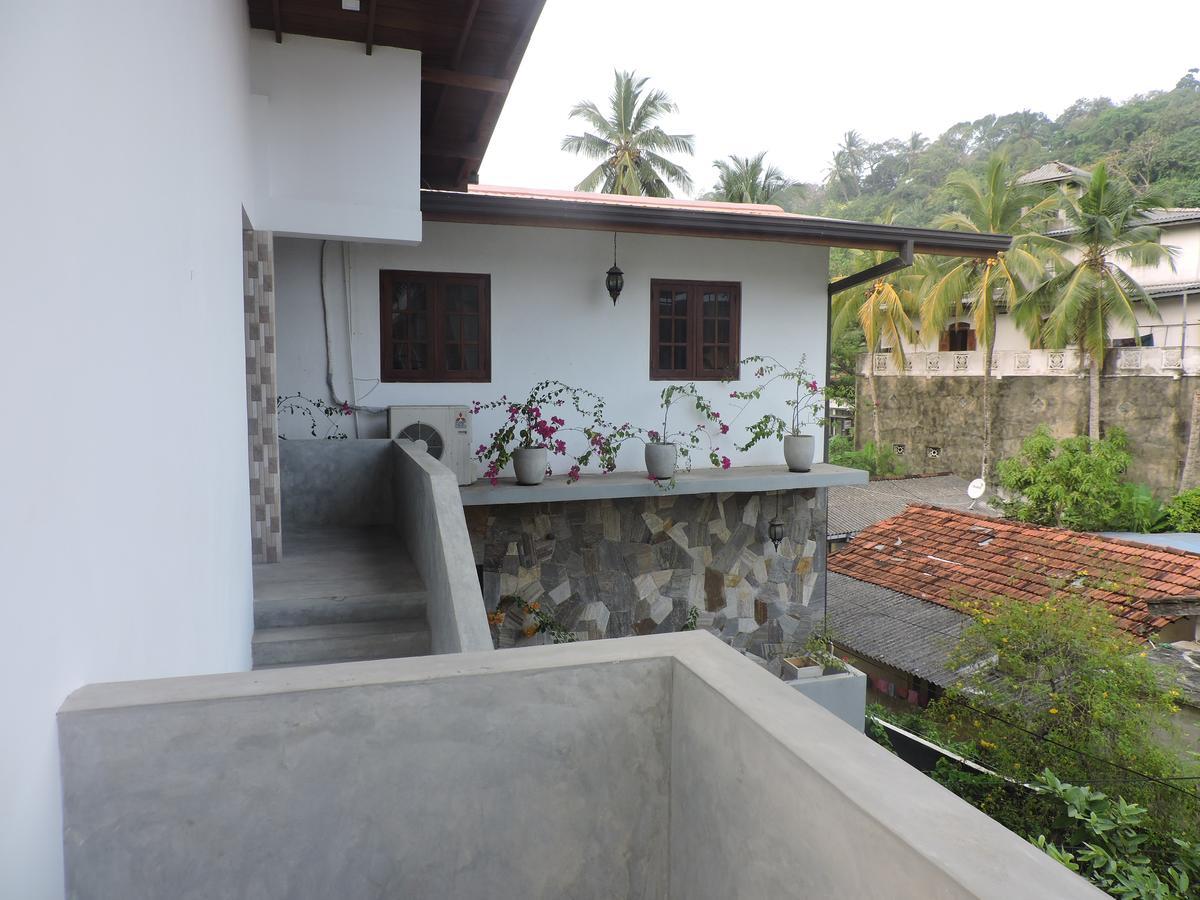 أونا واتونا Asantha Guest House المظهر الخارجي الصورة